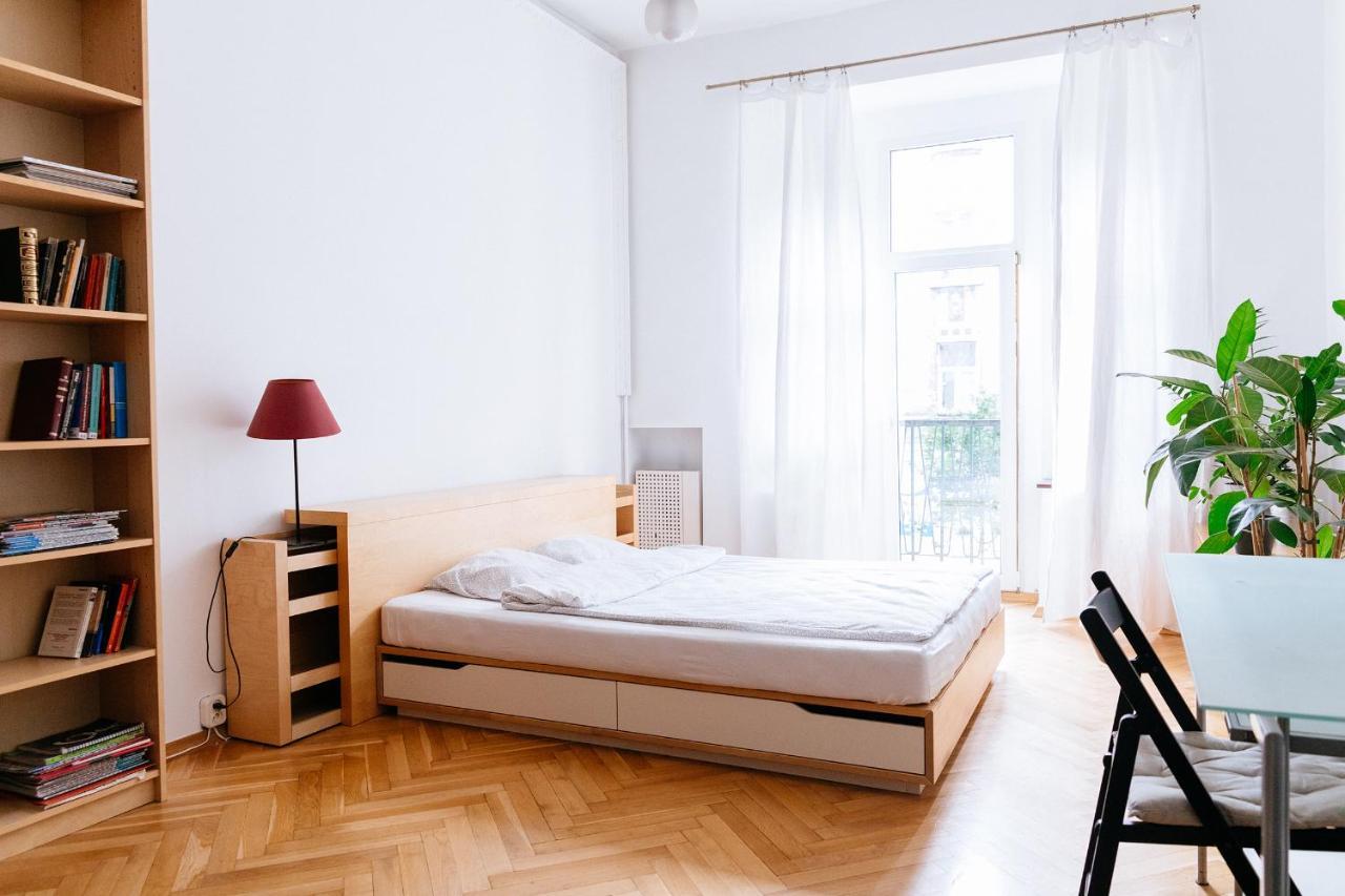Comfortable & Spacious Center Apartment *